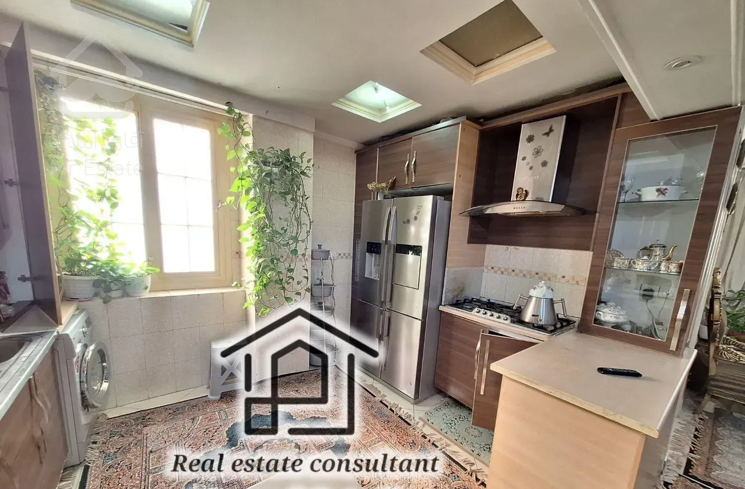 ۷۶ متر خوش نقشه/فول امکانات/جنب مترو