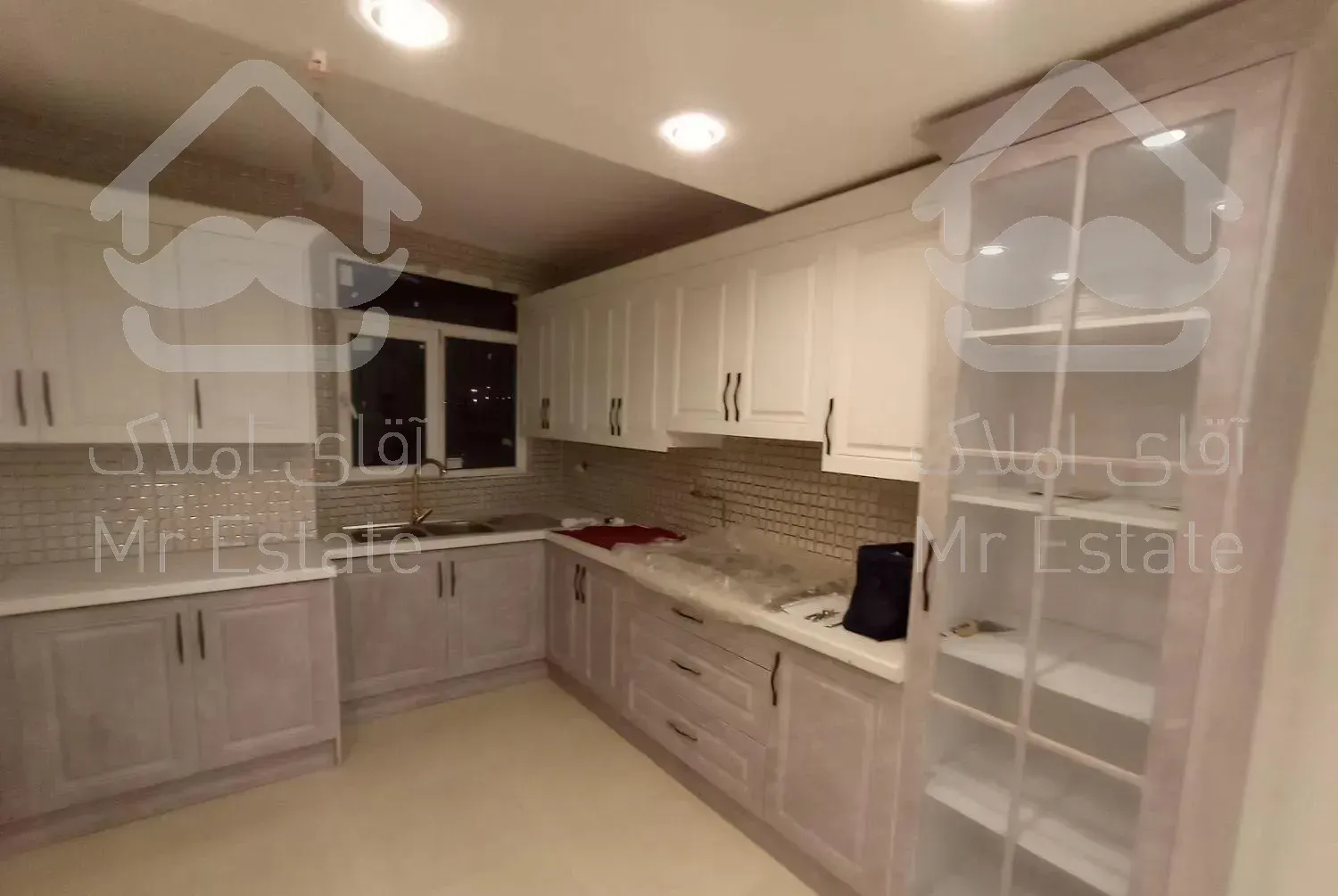 ۱۲۷ متر برج برند دریاچه چیتگر