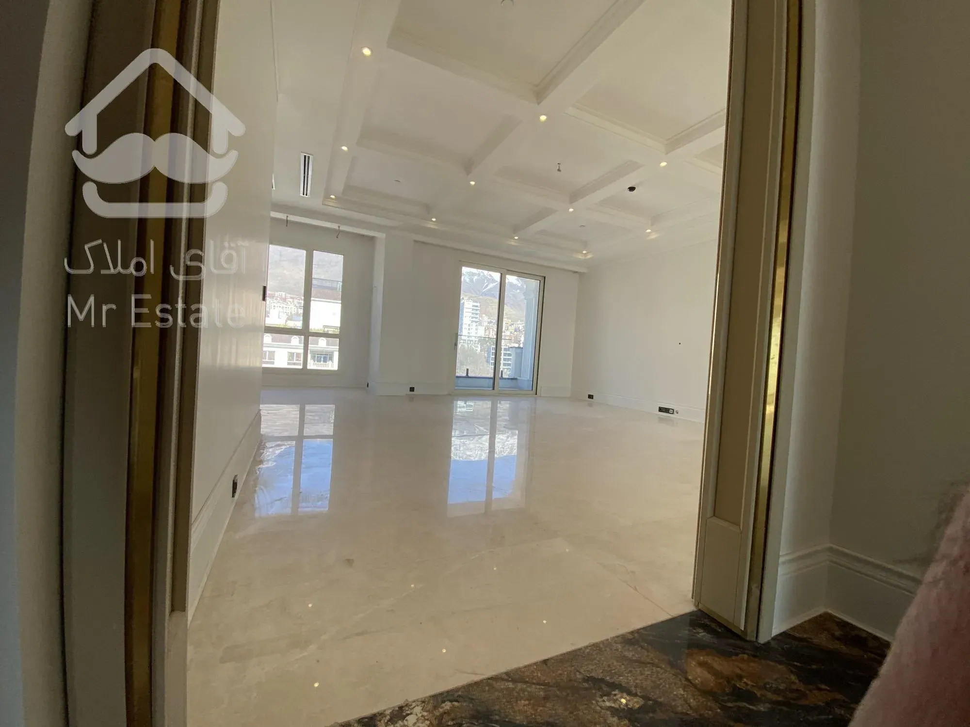 فرشته - فروش ۶۰۰ متر تکواحدی در ۲۵۰۰ متر برج باغ