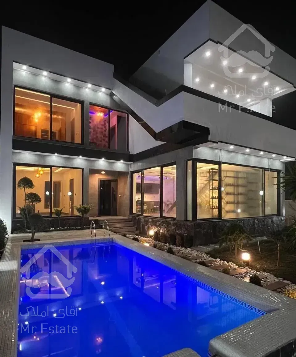 بنای مدرن ۳۳۰ متری دامنه جنگل نور