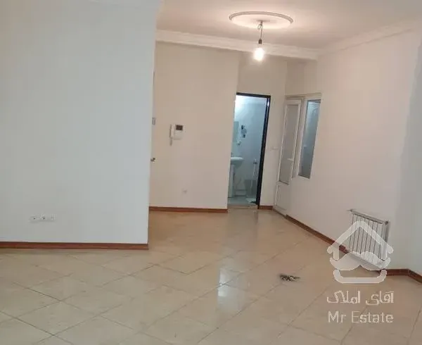 اتاق و پذیرایی غرق نور دو خواب پکیج کف سرامیک