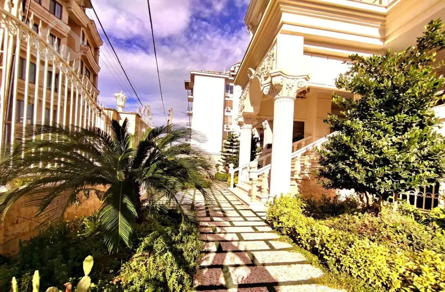 آپارتمان نما کلاسیک طبقه ۵ ویو ابدی جنگل درطالقانی