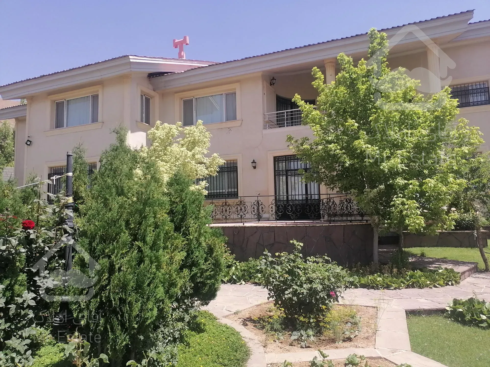 ویلا ۱۴۰۰ متری شهرکی