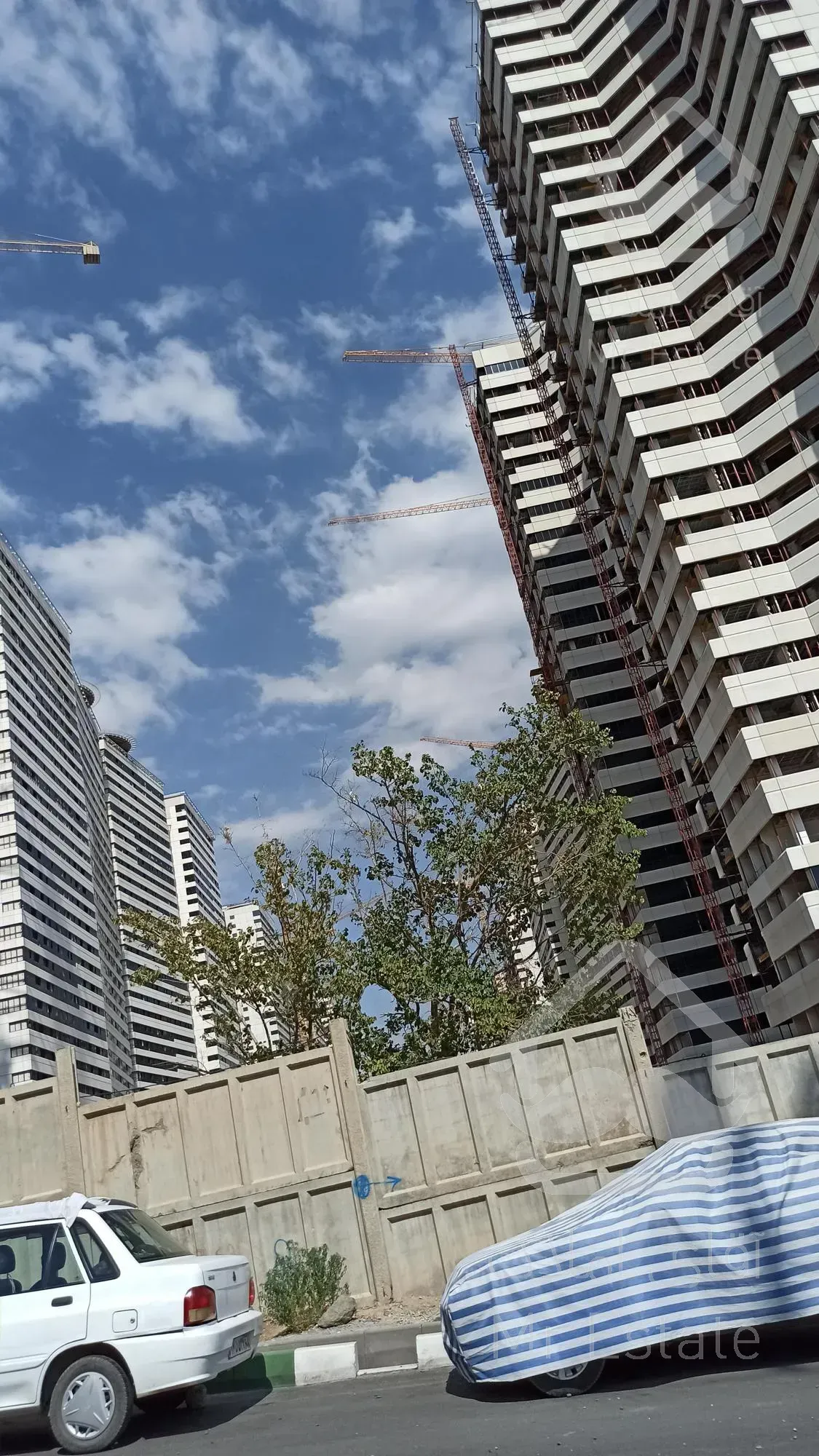 فروش ویژه واحد مسکونی دربرج خرازی