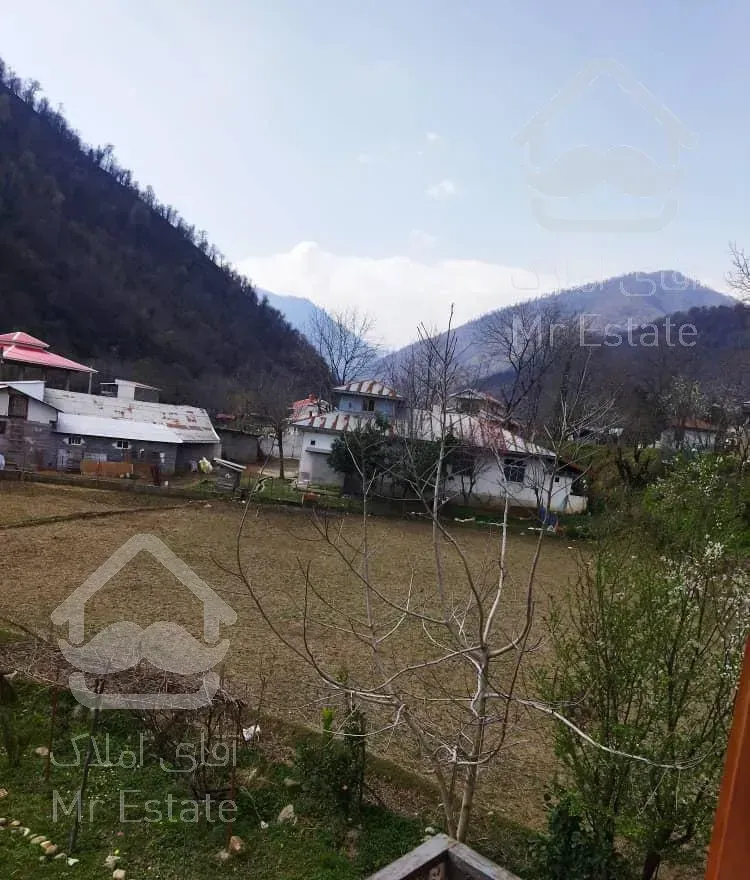 سه طرف  بالکن داره