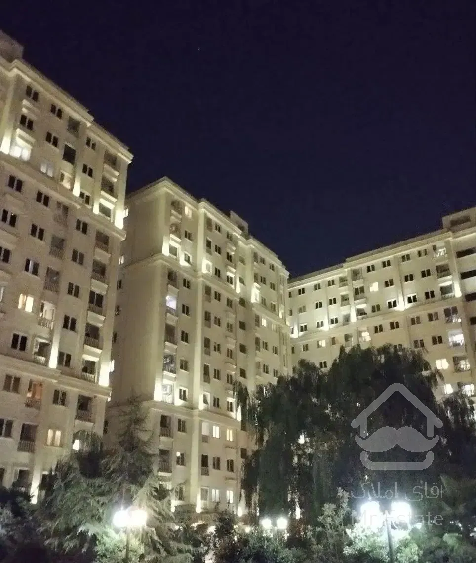 ۱۳۰متر ۳ خ/ فول  ویو۱۸۰ درجه طبقه ۱۰ ۲P / بام پونک