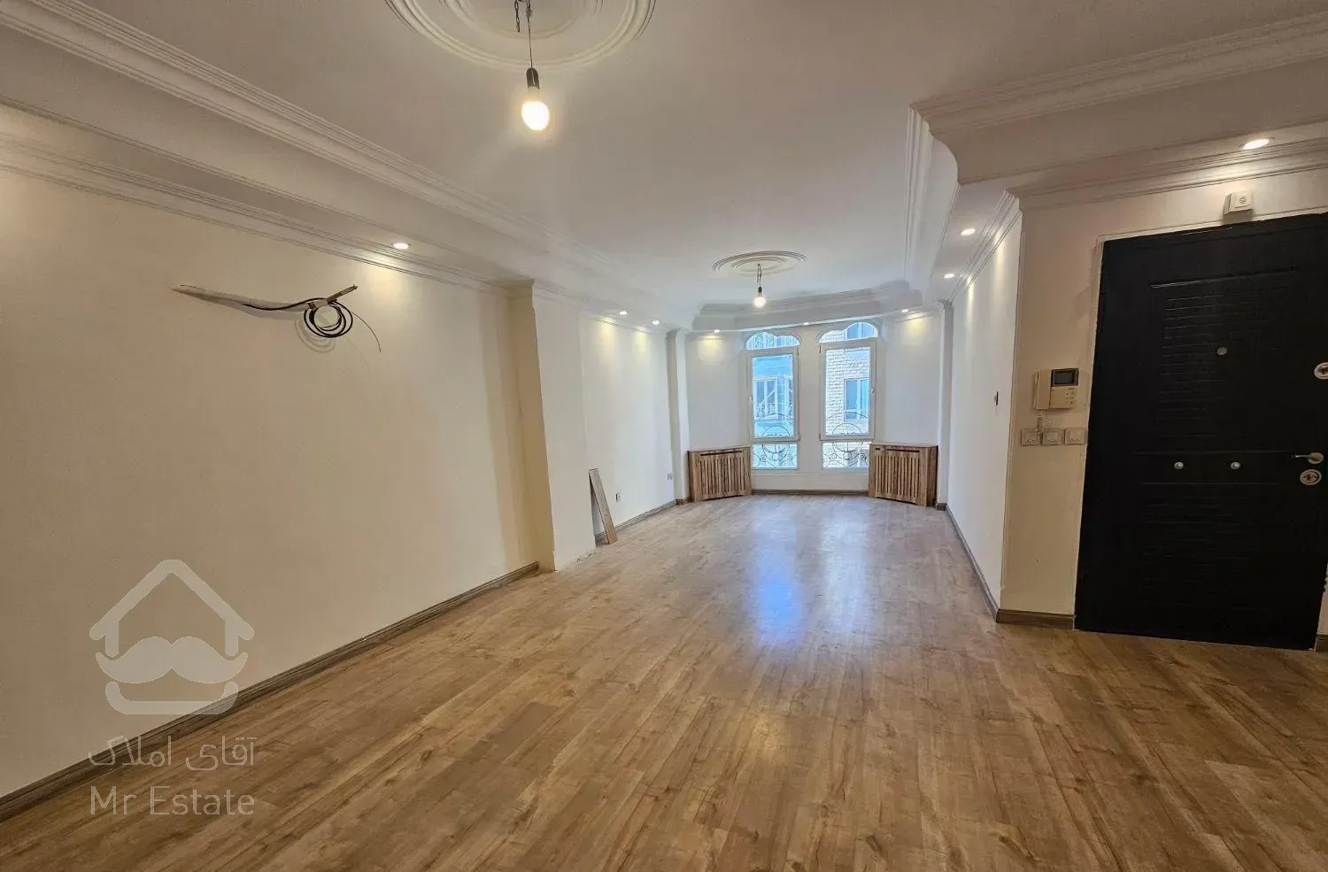 ۸۵متر ۲خواب طبقه ۳ آسانسور پارکینگ انباری بالکن