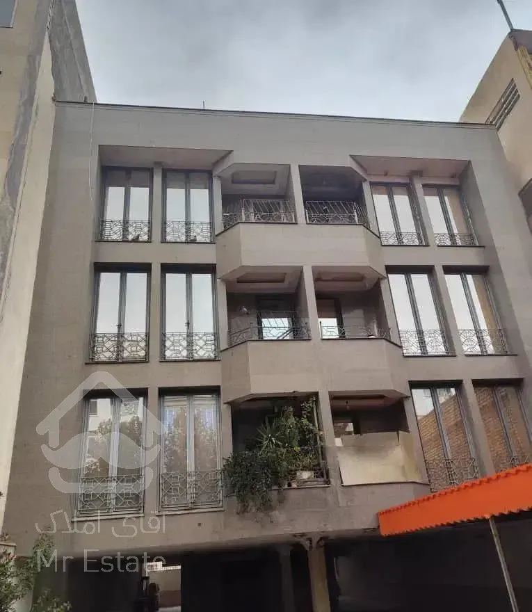 ۱۲۱ متر تکواحدی لادن ۱۷