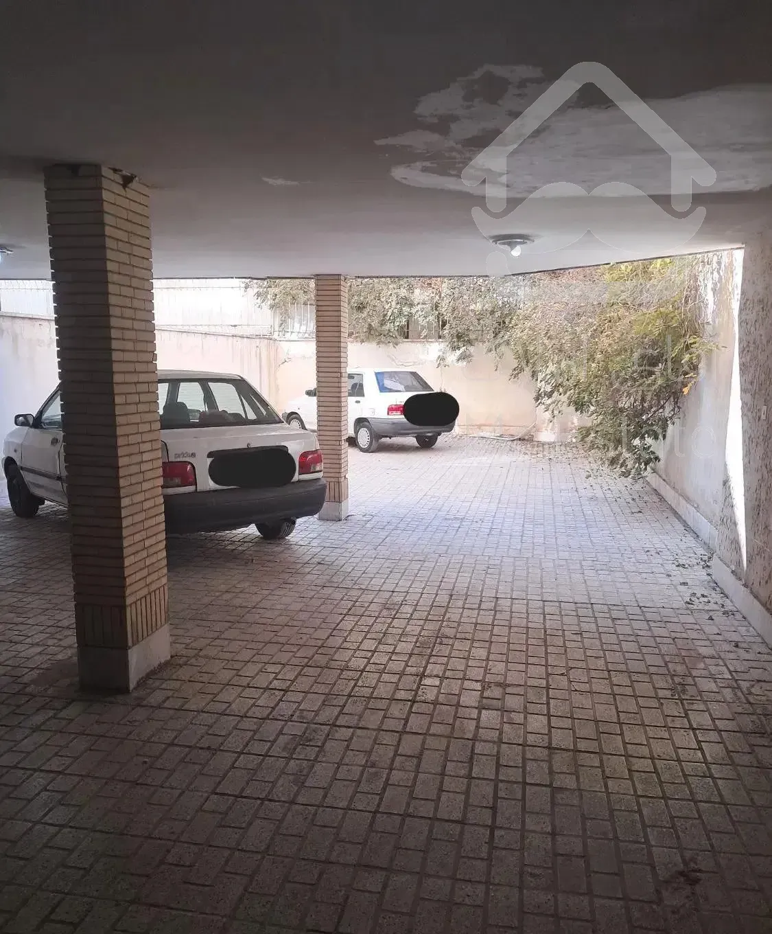 پارکینگ اجاره‌ای لادن۱۱