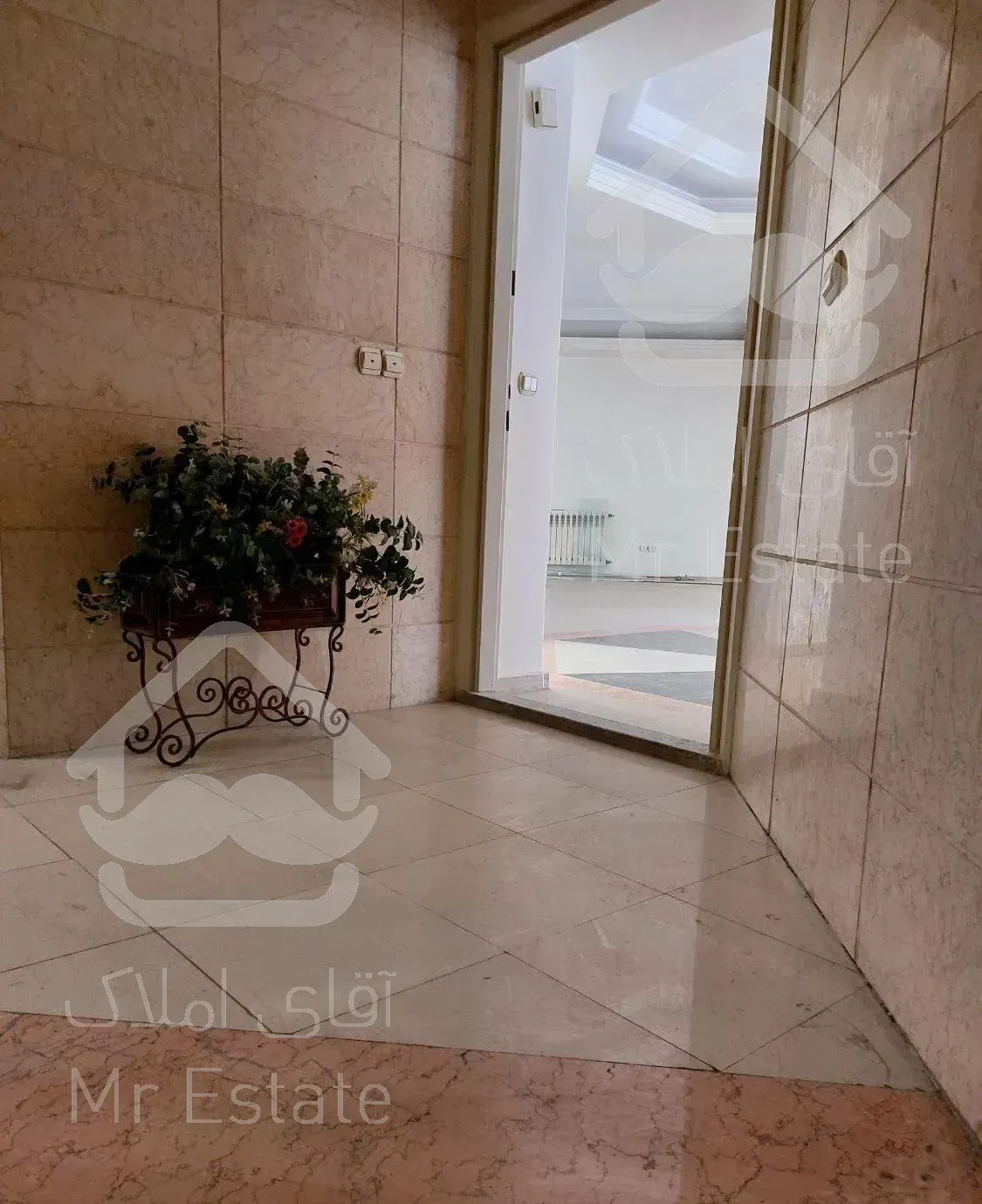 آپارتمان ۲۹۰ متر ۴ خواب تک واحدی استخردار