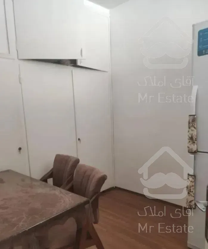 ۷۵ متردانشجو نزدیک معلم