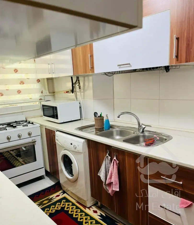 ۷۵ متری /۲ خوابه/طبقه دوم/چهار راه سرچشمه