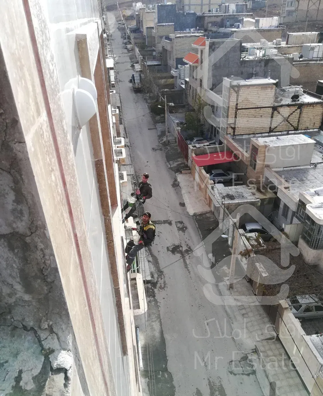 کار در ارتفاع خدمات ساختمانی عایق پیچ رولپلاک