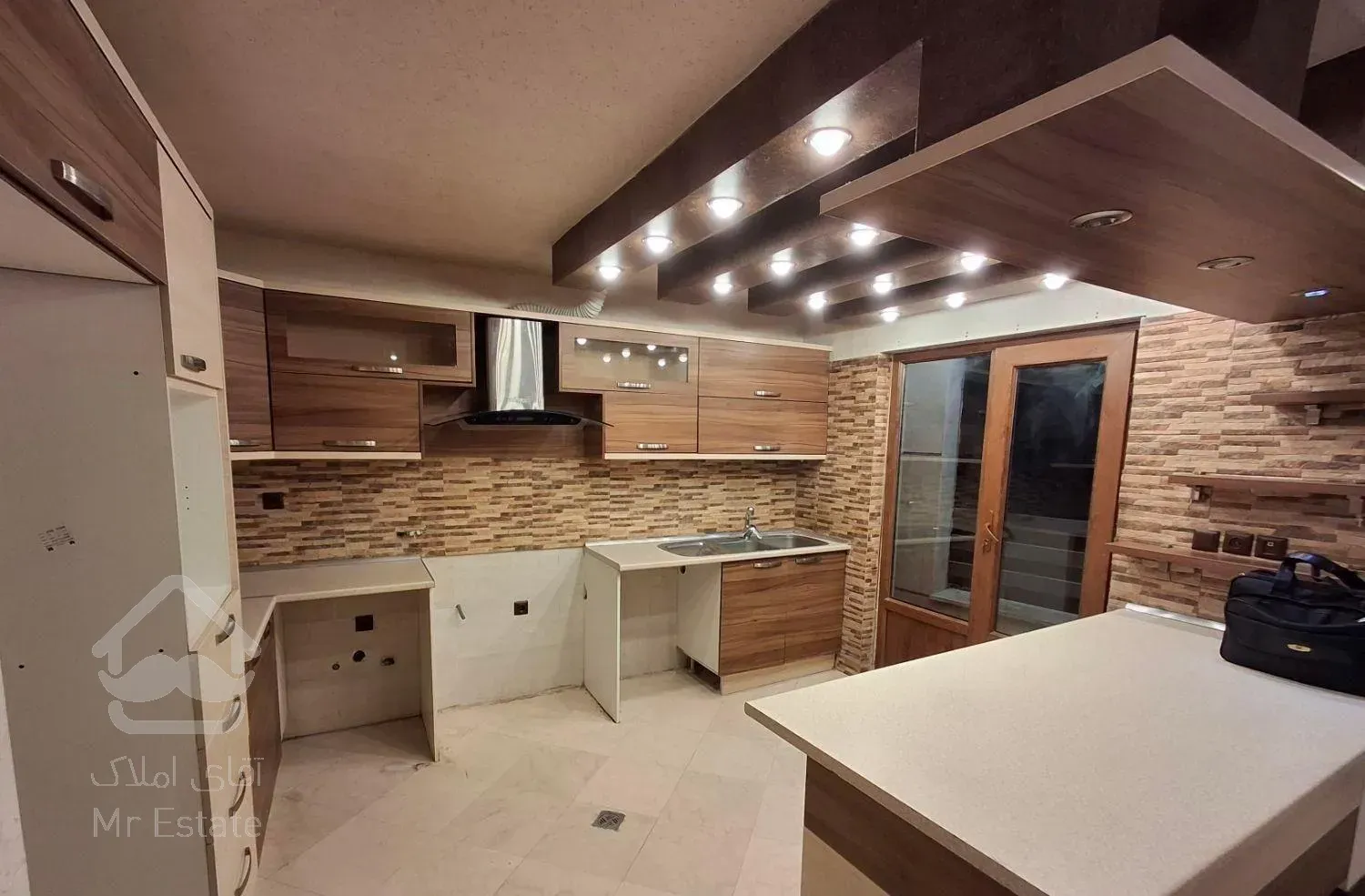 آپارتمان ۱۳۲ متری ۳ خوابه /دولت