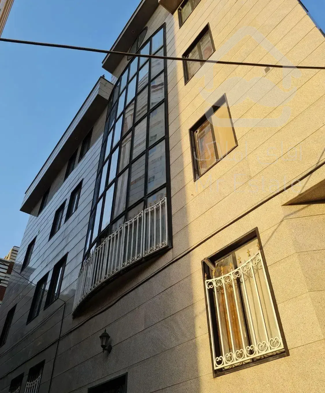 ساختمان ۴ طبقه ای اداری و مسکونی