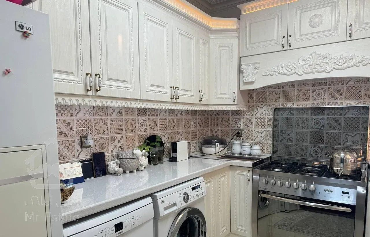 آپارتمان ۸۳متری /خیابان ایران/فول بازسازی/تک واحدی