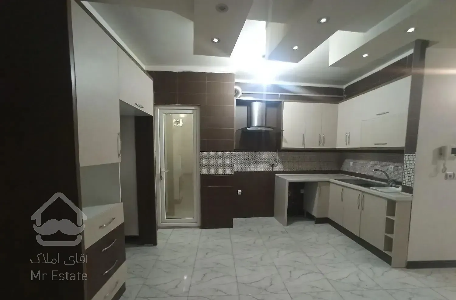 130متر/سه خواب/خوش نقشه/فول امکانات/معلم