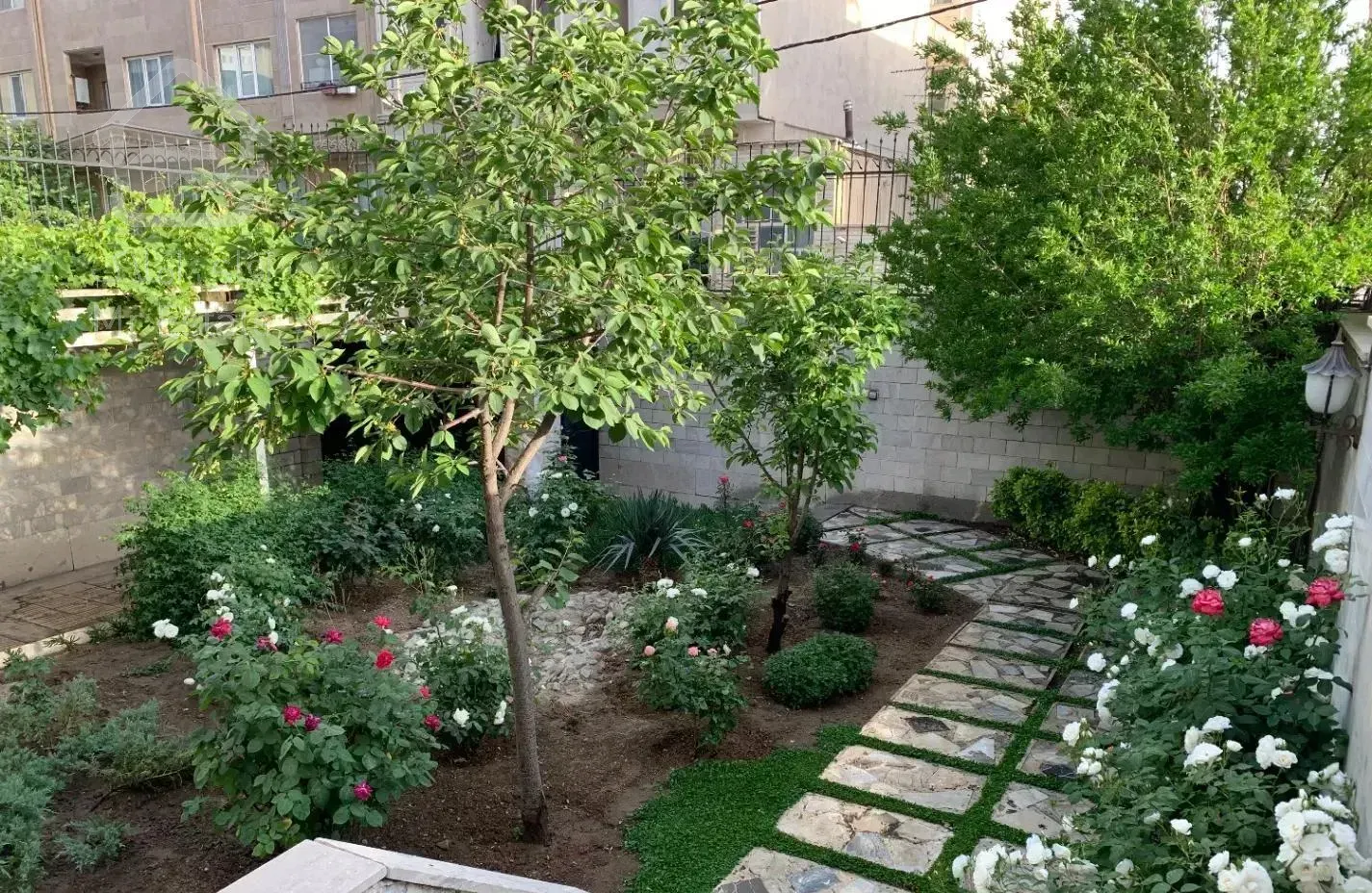 130متری باغ فیض
