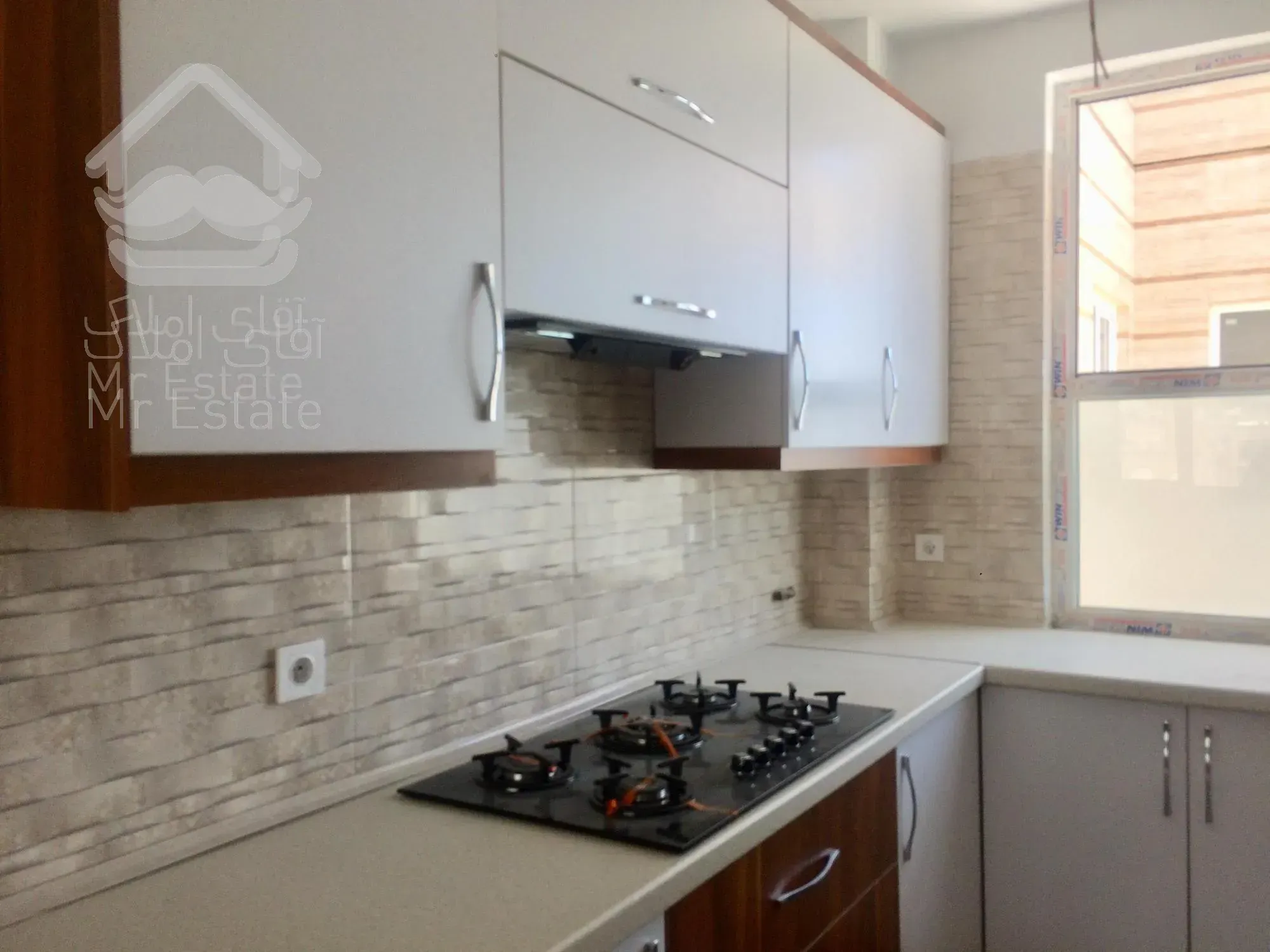 ۹۰متر آپارتمان مسکونی اباذر