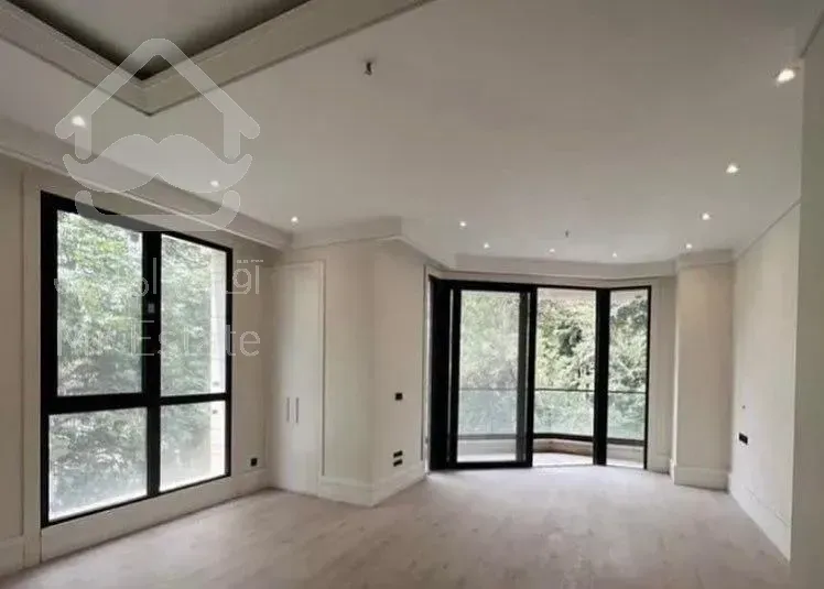 آپارتمان ۱۷۰ متری ۳ خوابه با استخر و جکوزی