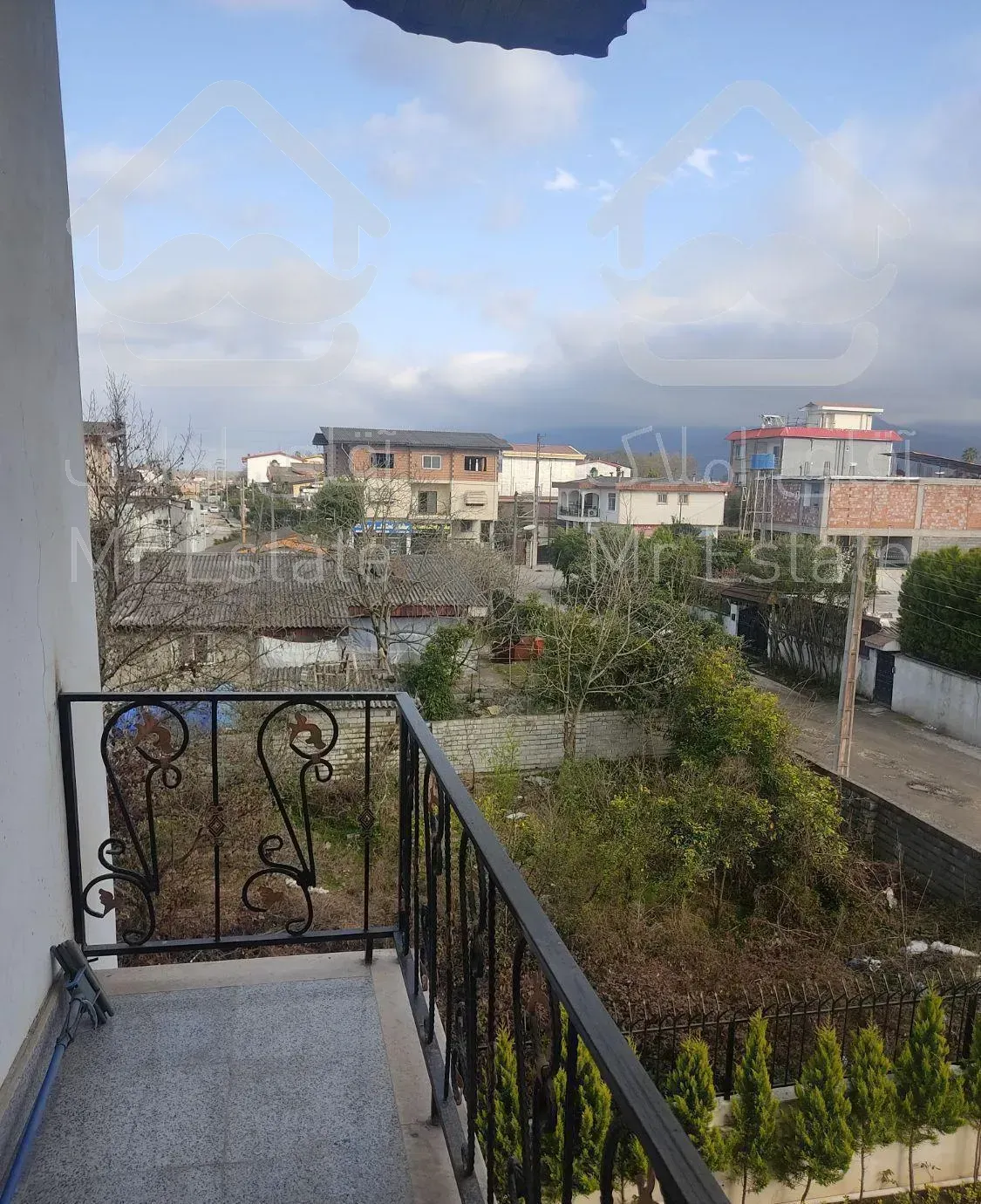 آپارتمان ۱۴۰ متری در شمس آباد