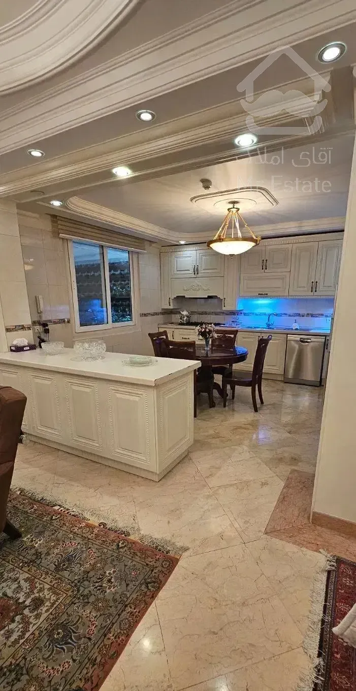 واحد۱۸۶ متر۳خواب۴سال۲پارکینگ . ونک شیخ بهایی شمالی