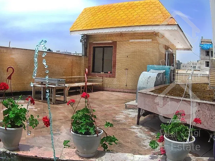 حیاط حوض و سوئیت دربست بی‌‌مشرف با ویلایی‌‌ط2/وکیل آباد