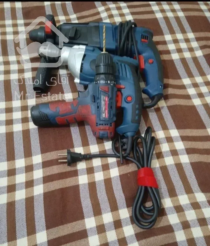 سوراخکاری .رولپلاک.دریل کاری.پرده.لوستر  بنر