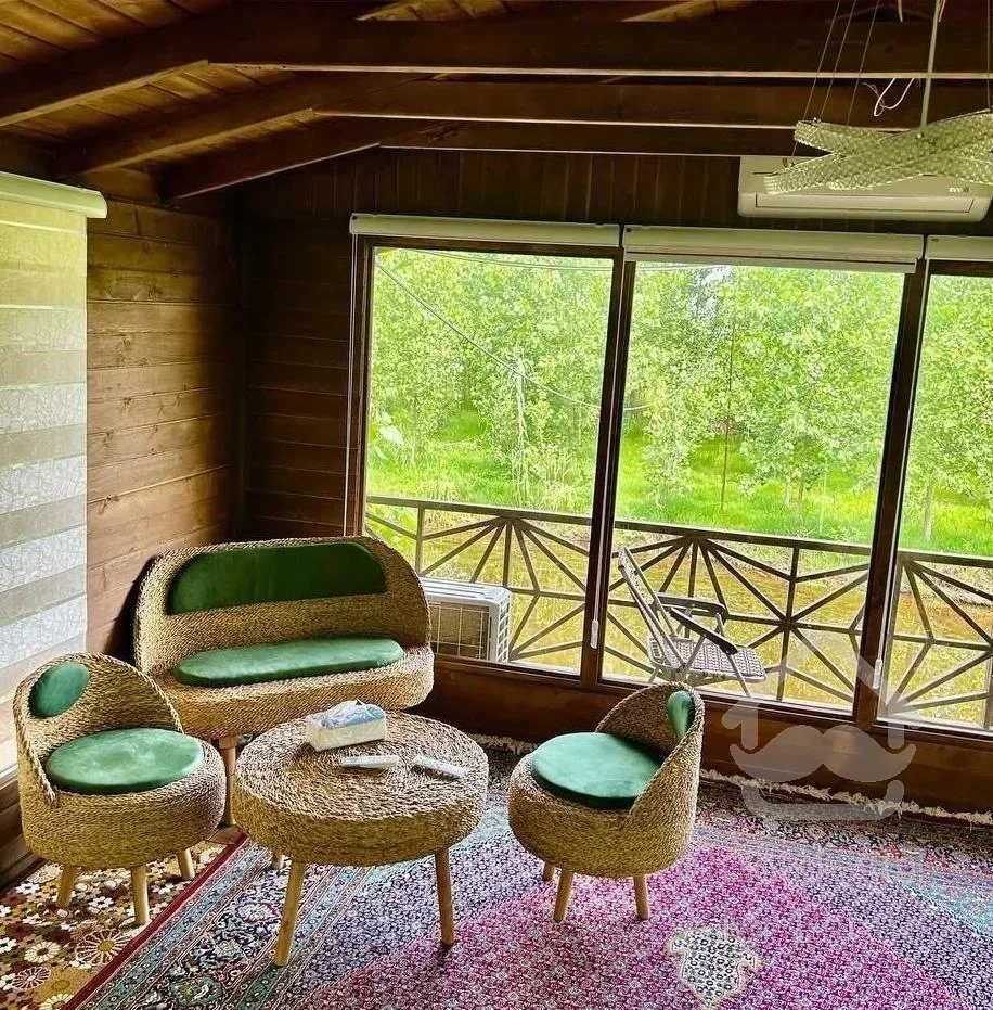 ملک در مکان آبی و جنگلی