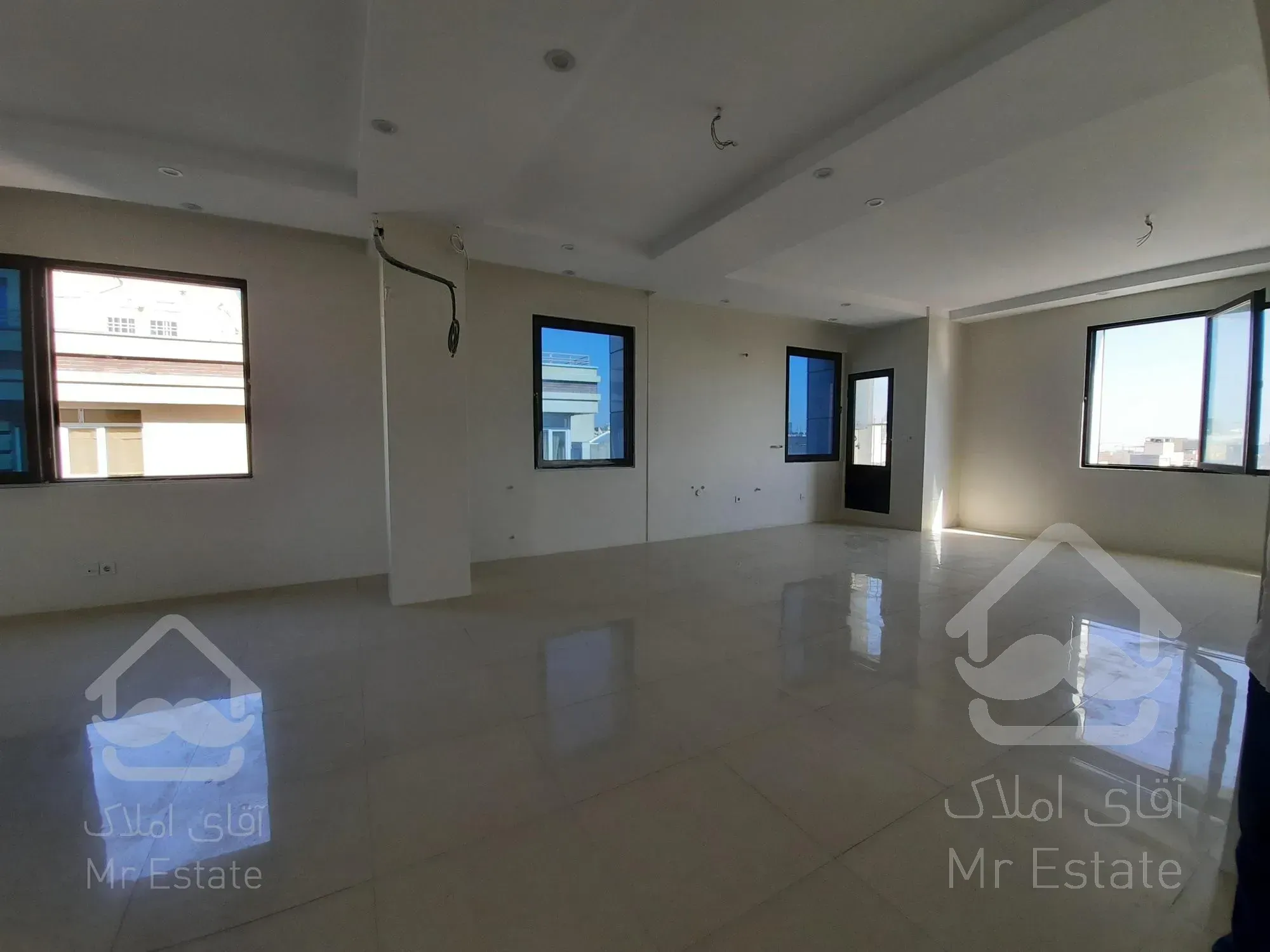 فروش فوری/ ۲۰۰ متر / بر فلکه دوم صادقیه / تک واحد