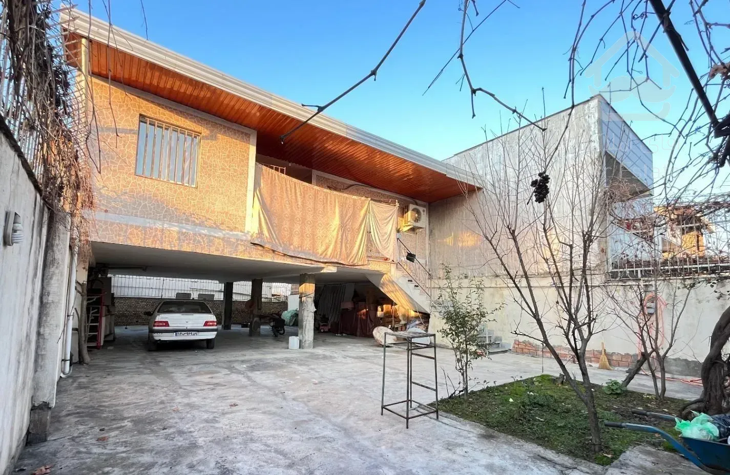 فروش خانه ویلایی ۲۵۳متر ۱۳۷متر بنا ۲ خواب