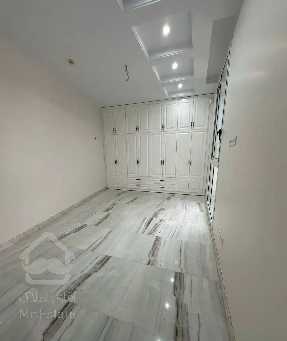 180 متر شمرون/ کلید نخورده دارای دو پارکینگ سندی