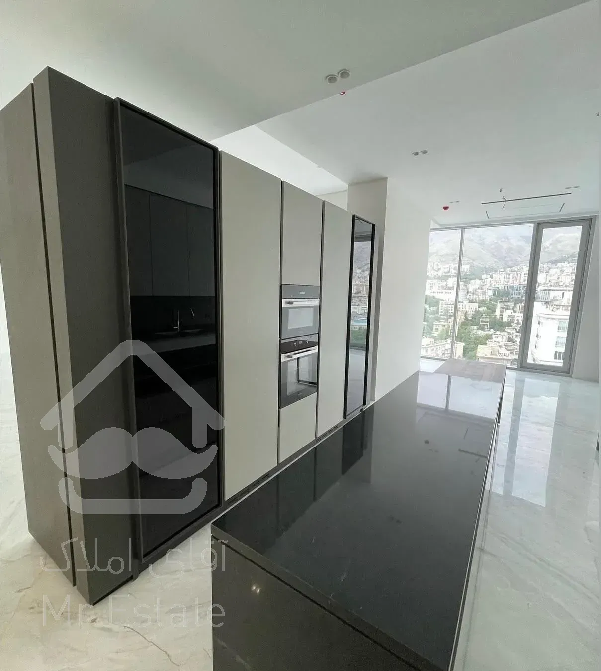 ۱۸۰ متری / ۲ پارکینگ / مشاعات لوکس و هتلینگ