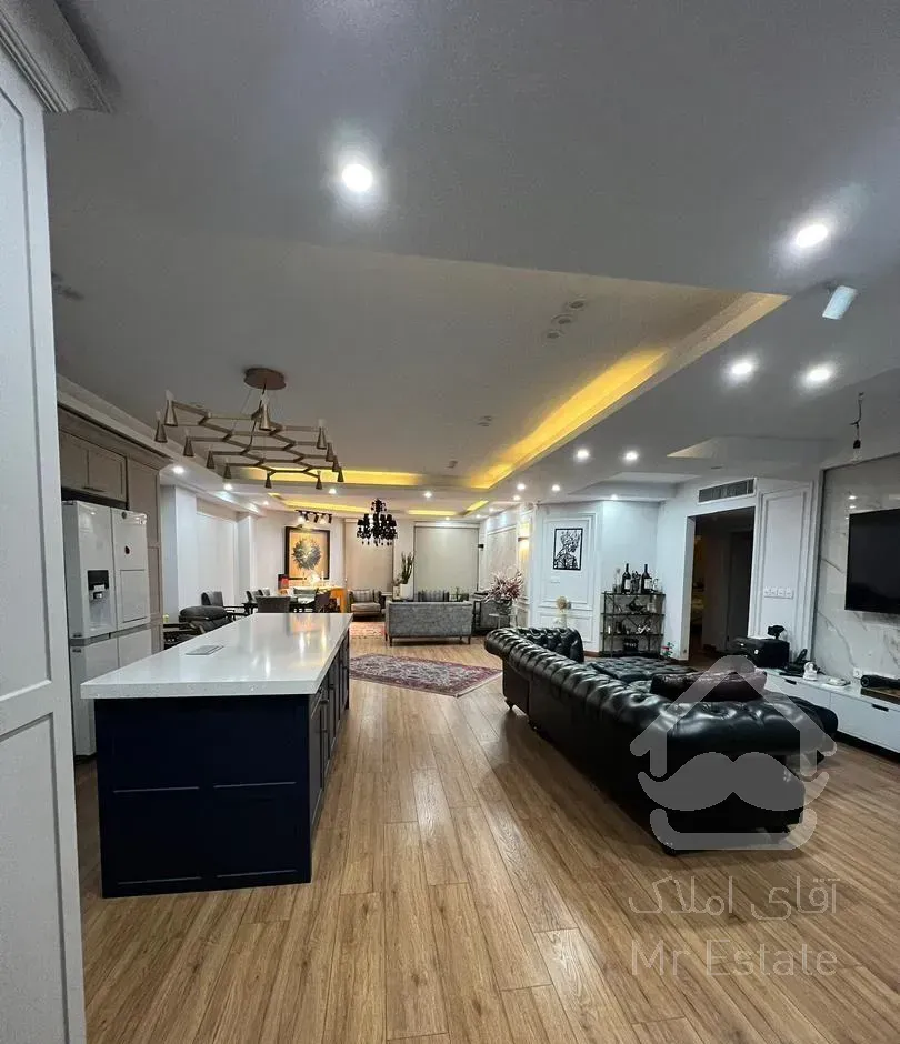 ۱۷۰ متری .    فول بازسازی . روبروی پارک ملت