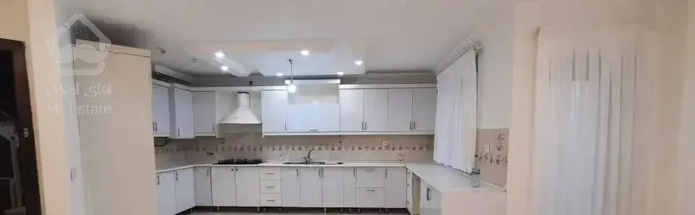 اوایل هنرستان / آپارتمان ۱۰۲ متری/تاپ لوکیشن