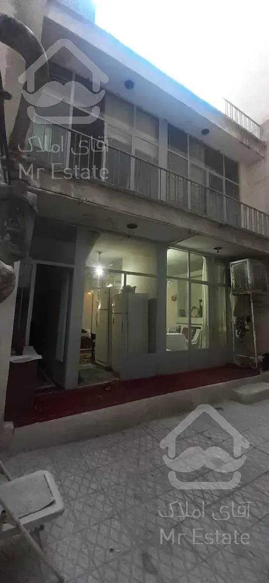 فروش خانه مسکونی کلنکی ۹۰ متر زمین ۱۴۰ متر زیر بنا دد و نیم طبقه مجزا