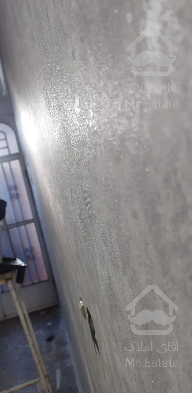 نصاب کاغذ دیواری