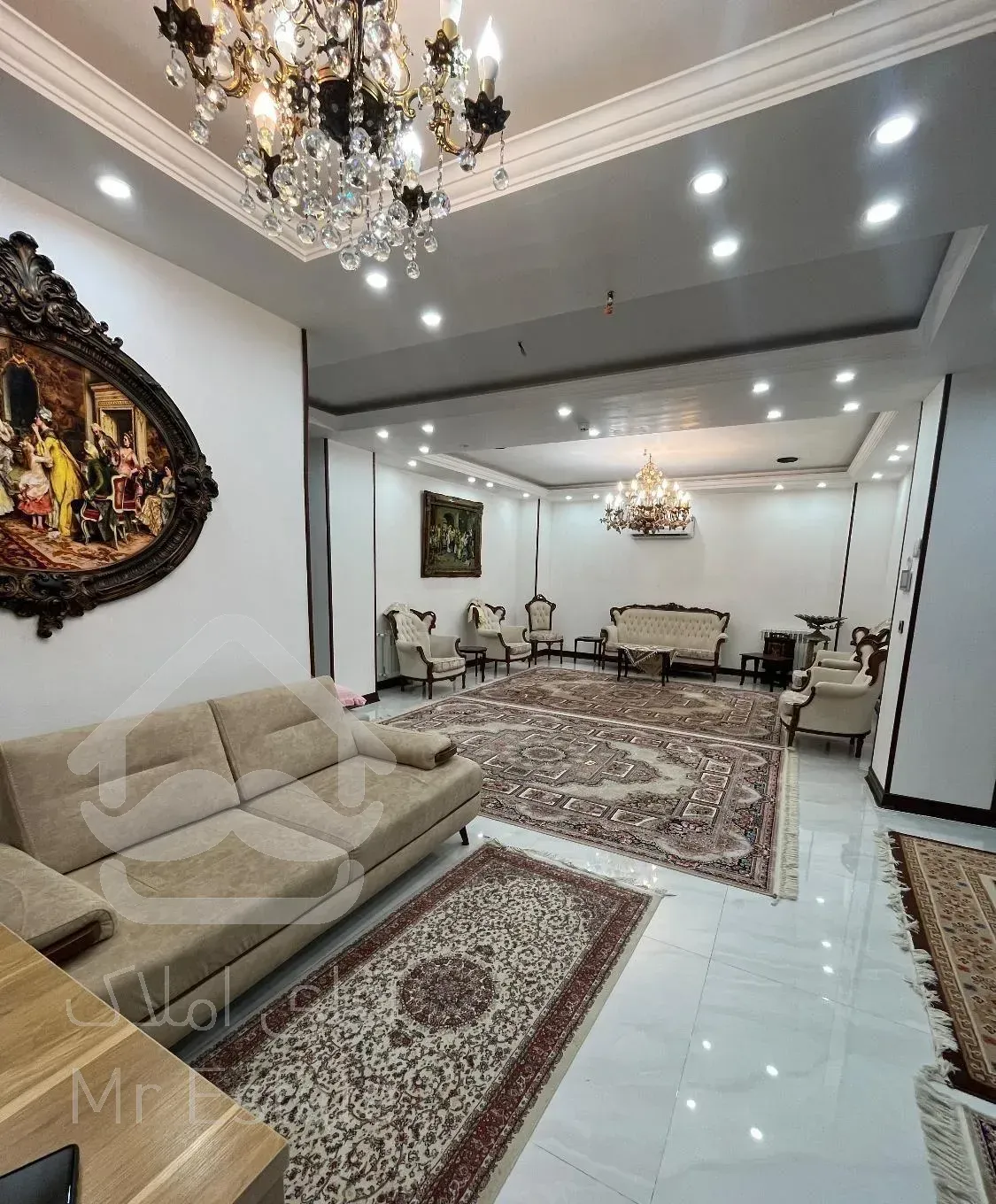 آپارتمان ۲۴۰متر/ محدوده حامدی/فول/ فوق العاد شیک