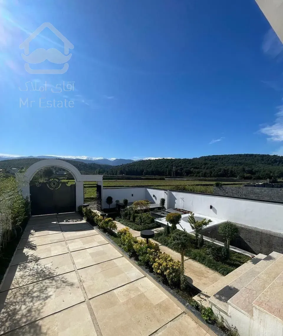 فروش ویلا همکف ۳۰۰متری روف دار با امکانات بی نظیر