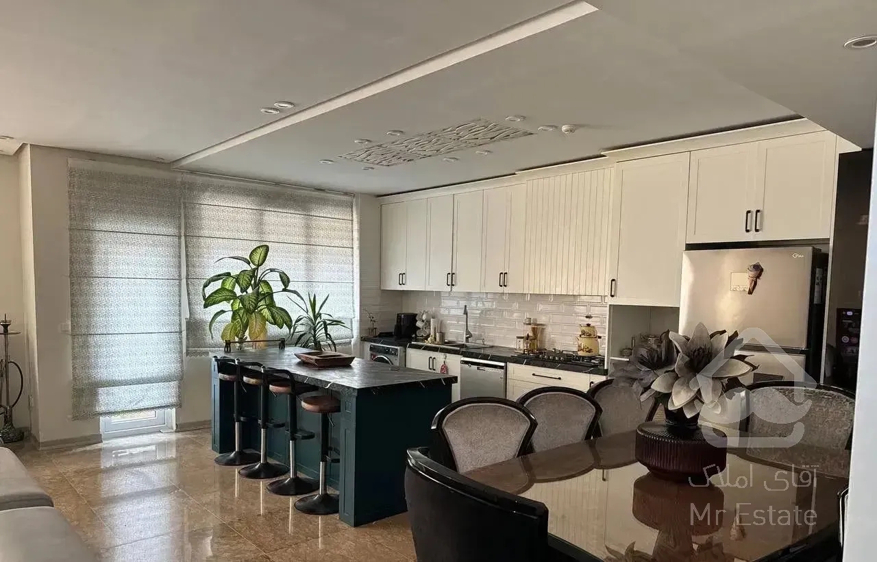 هروی/۱۳۵متر/۳خواب/فول امکانات/دو پارکینگ