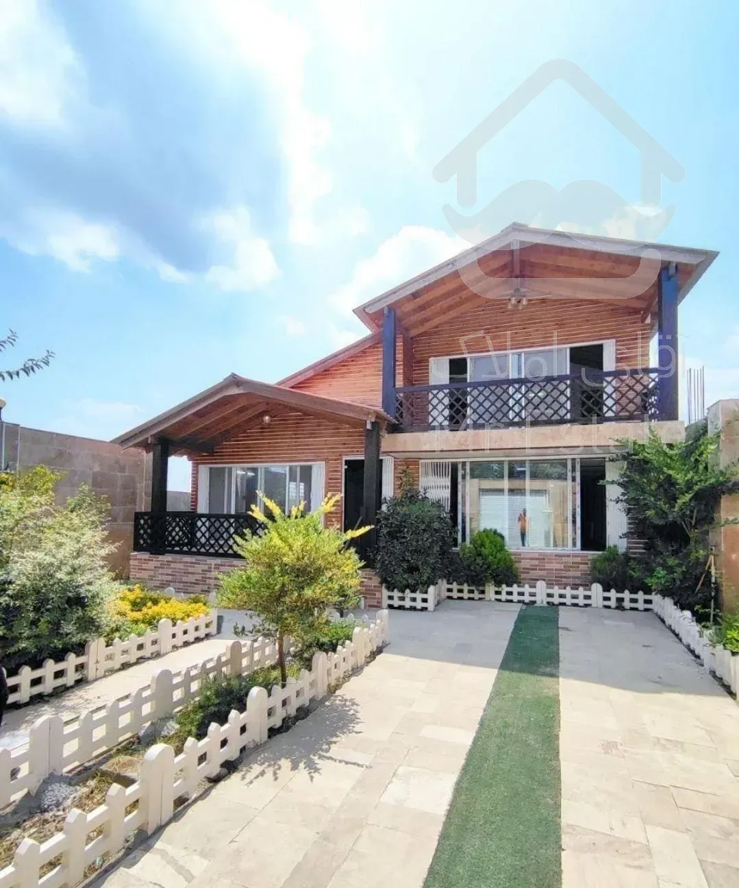 ویلاباغ نیمپیلوت 300متری استخرداخل سندتک برگ شهرکی