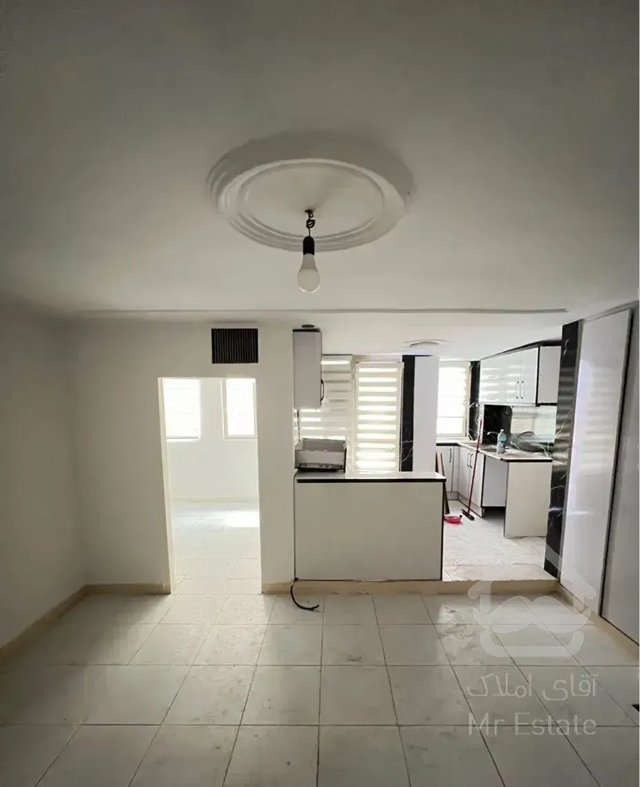 ۴۰متر/طبقه اول/جنب مترو