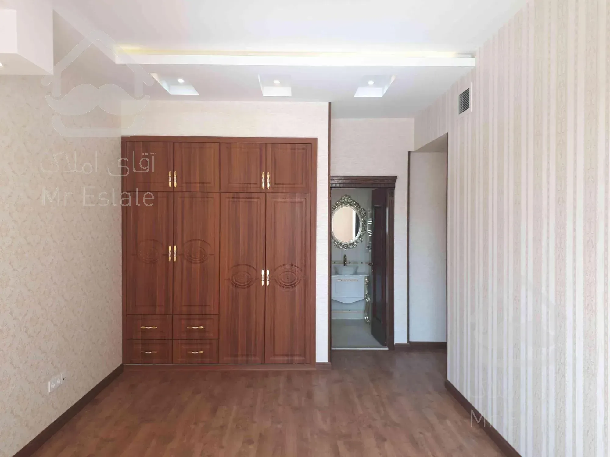 ۲۲۰ متر ۴ خواب کاشانی