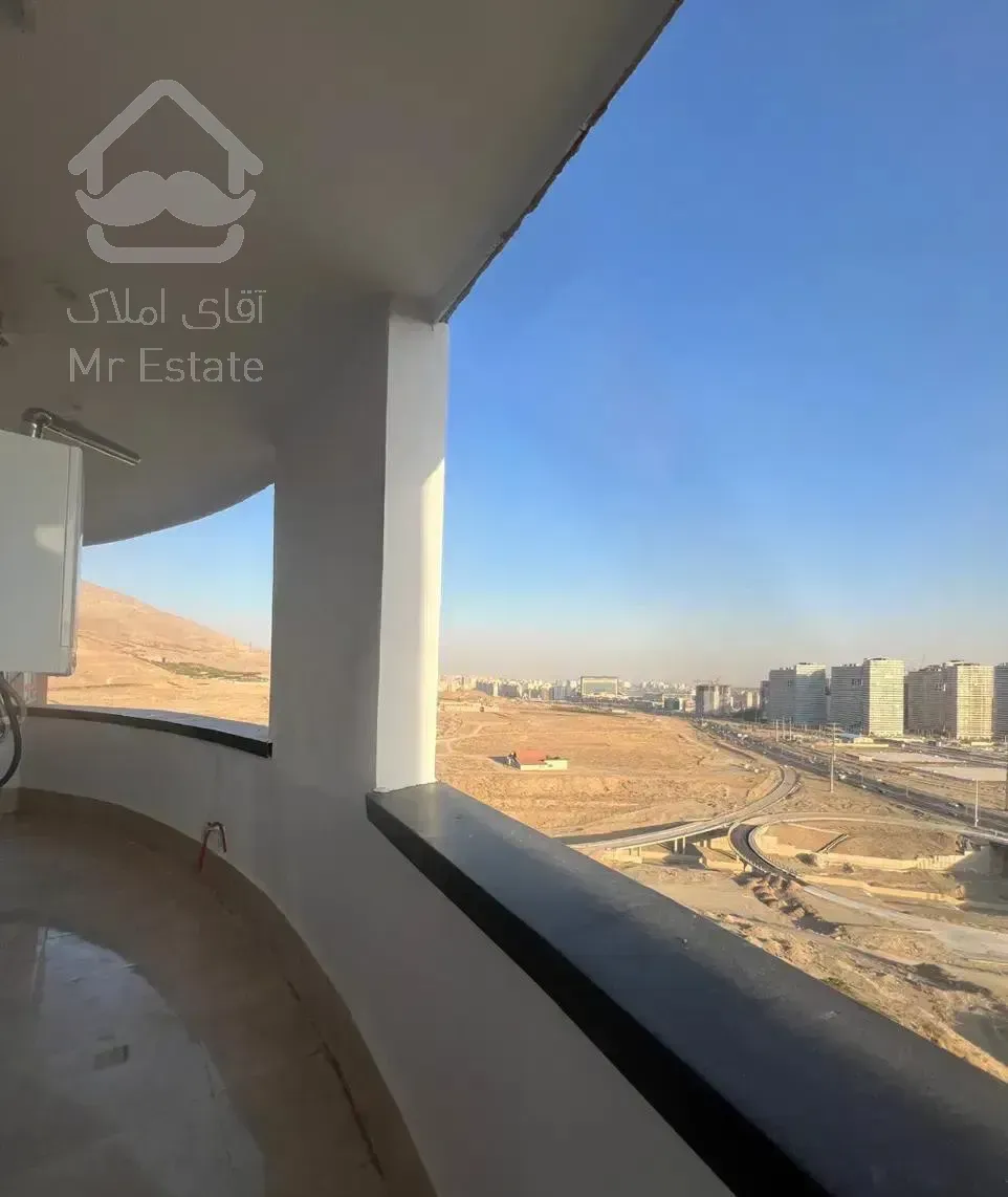 ۲۲۰ متر پنت، کلیدنخورده، ۳ خواب، ویو دریاچه، چیتگر