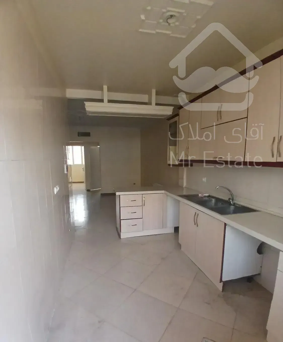 ۶۰متر/دوخواب/طبقه چهارم/پارکینگ غیرمزاحم/انباری