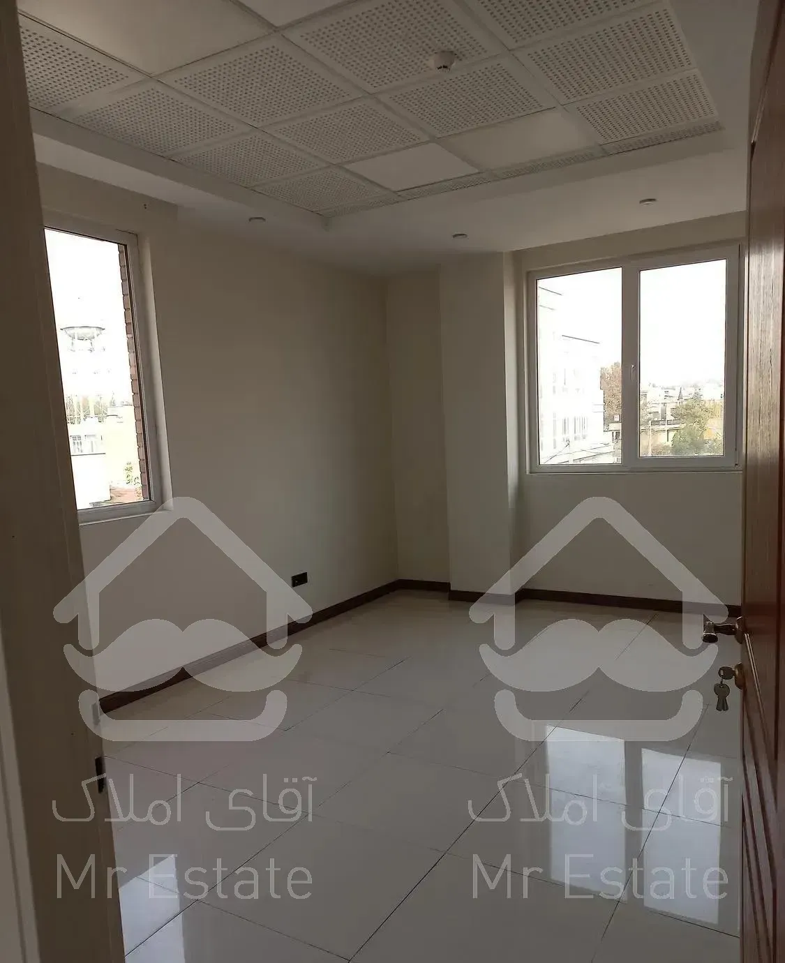 ۹۴ متر سند اداری ساختمان کم واحد دسترسی