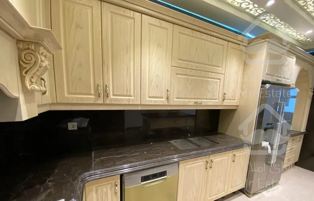 ۲۱۵متر/نوساز/تک واحدی/تراس قابل چیدمان/فول امکانات