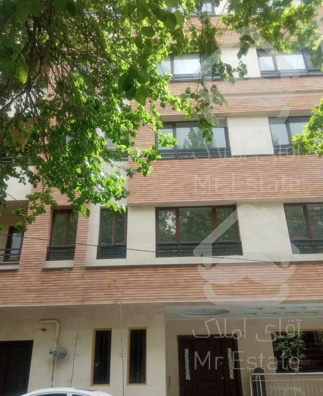 میدان ونک توانیر شمالی 190متر نوساز طبقه اول