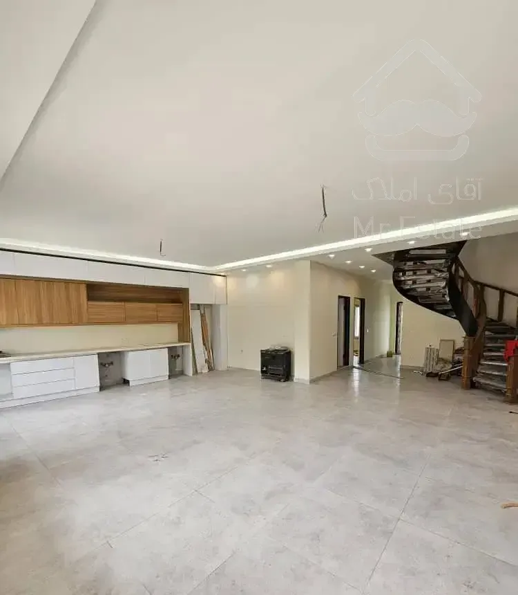 ویلا ساحلی دوبلکس  فاصله با دریا بسیار کم