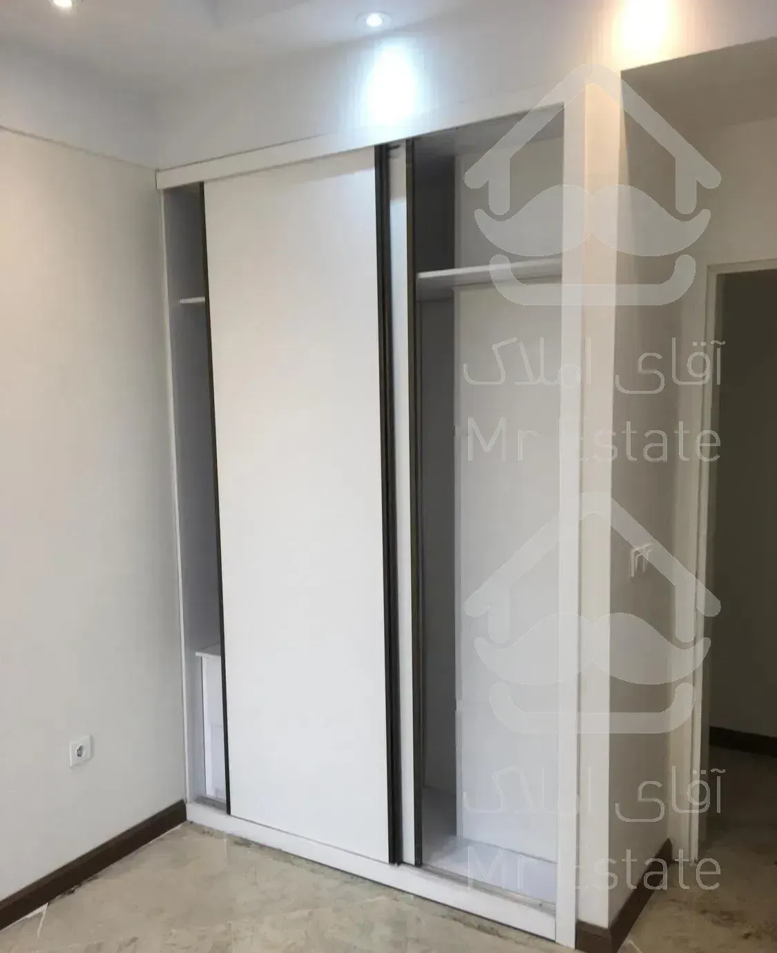 ۱۳۰ متر ۳ خواب نوساز تکواحدی فول امکانات بر میدان